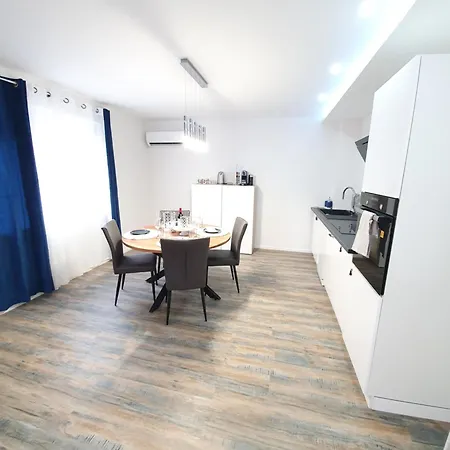 Apartment La Marine By Leslodgespa